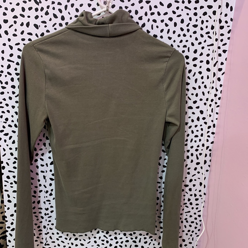 turtle neck - Picture 3 of 5